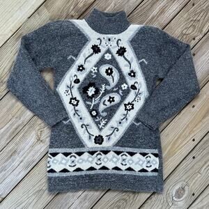 Margo's Women's Vintage Grey White And Black Embroidered Sweater Size M